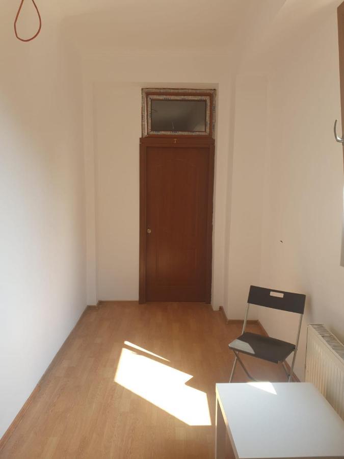 Cazare - Accommodation Бухарест Экстерьер фото
