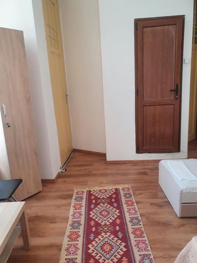 Cazare - Accommodation Бухарест Экстерьер фото