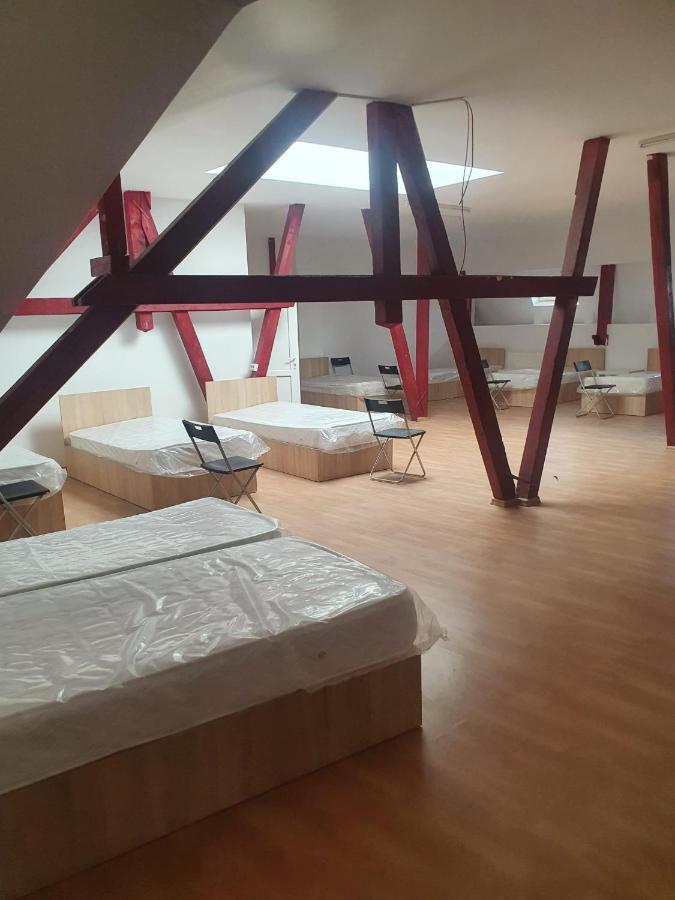 Cazare - Accommodation Бухарест Экстерьер фото