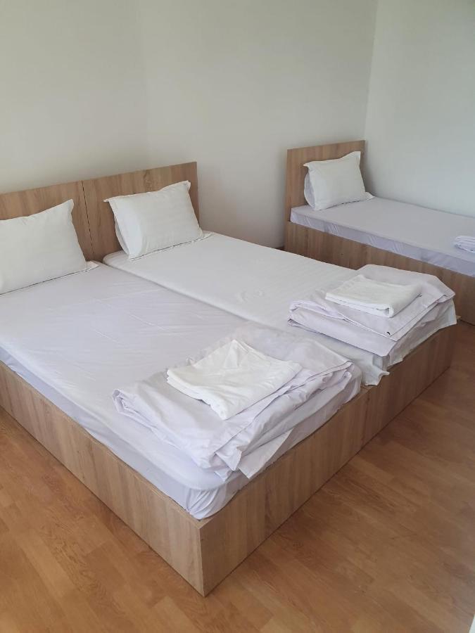 Cazare - Accommodation Бухарест Экстерьер фото