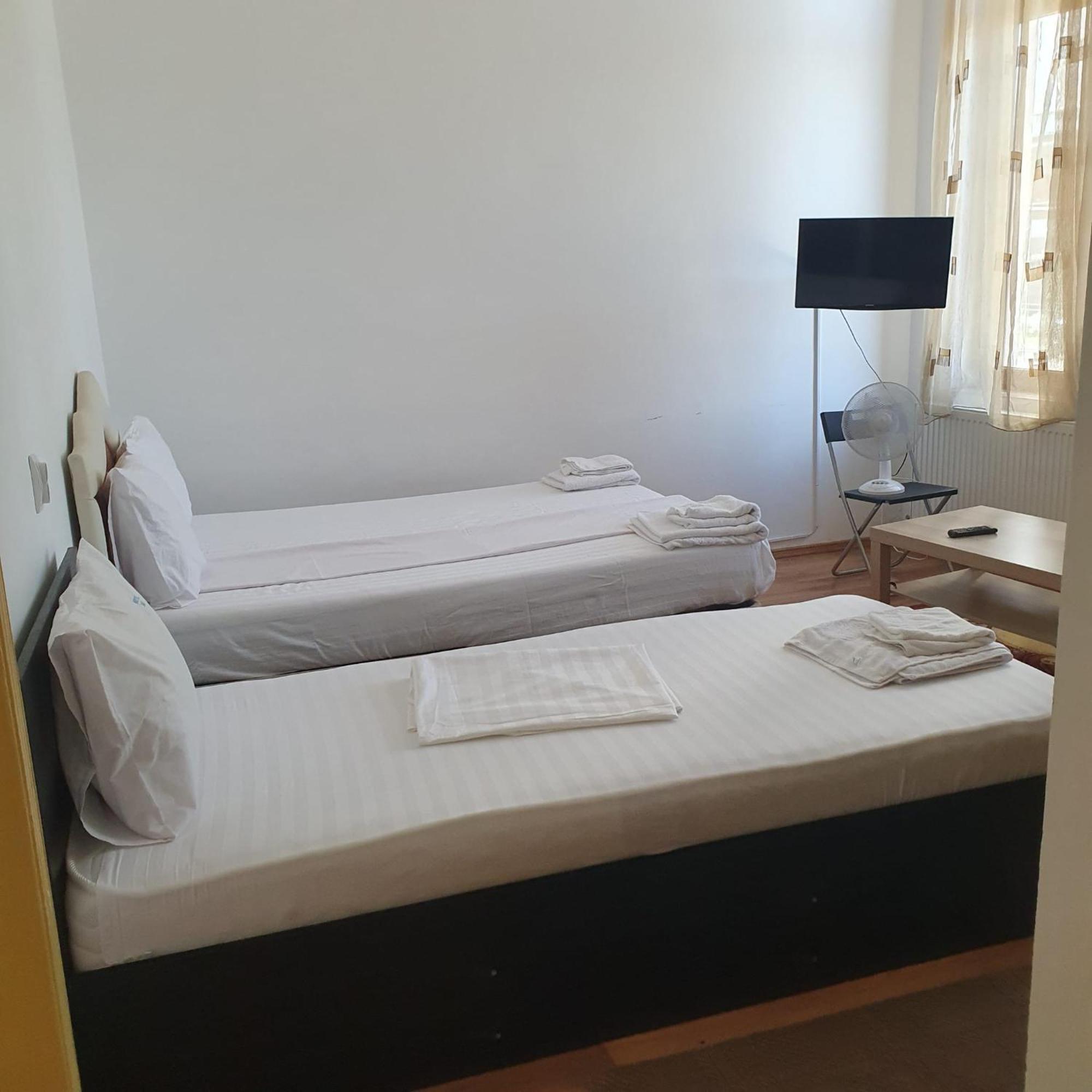 Cazare - Accommodation Бухарест Экстерьер фото