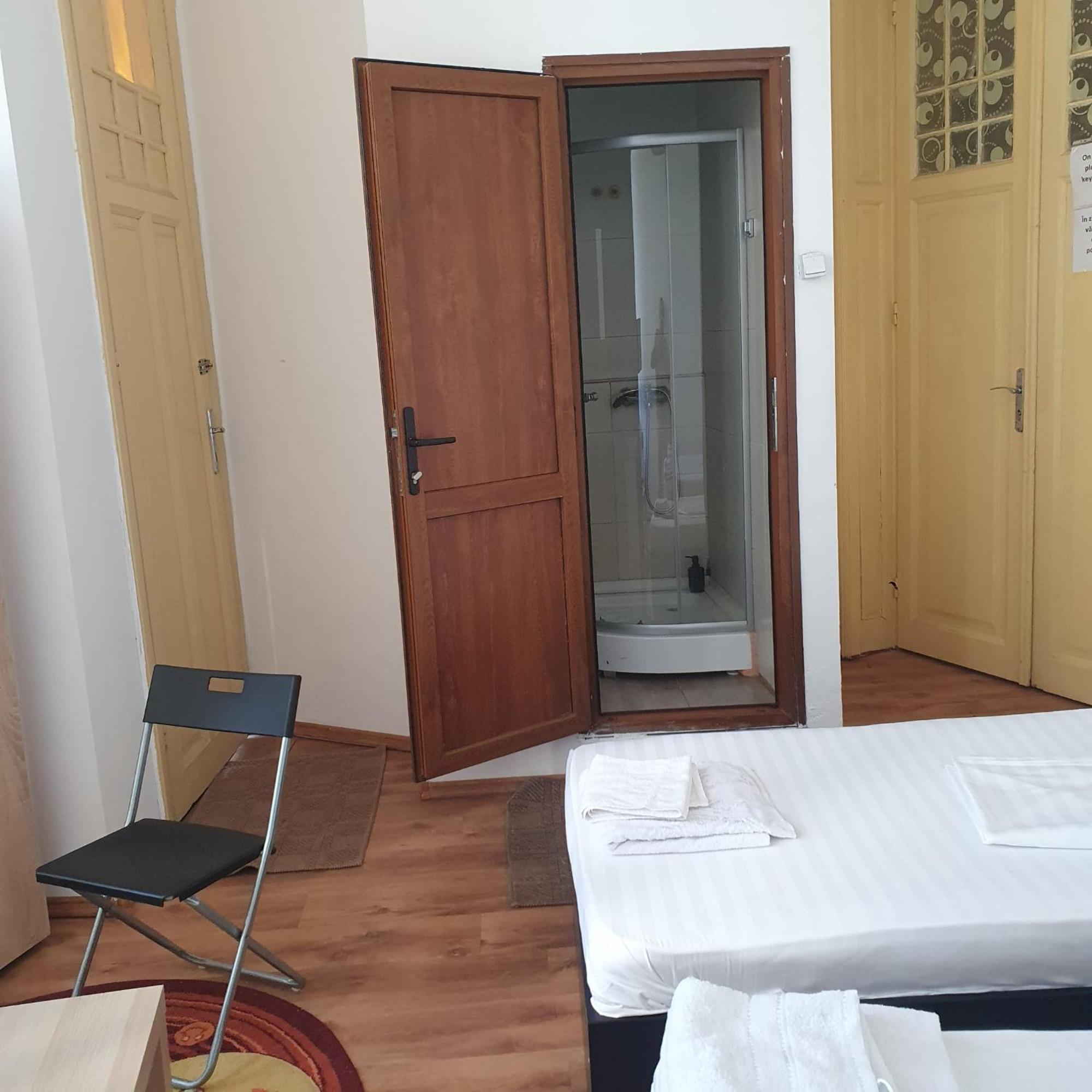 Cazare - Accommodation Бухарест Экстерьер фото
